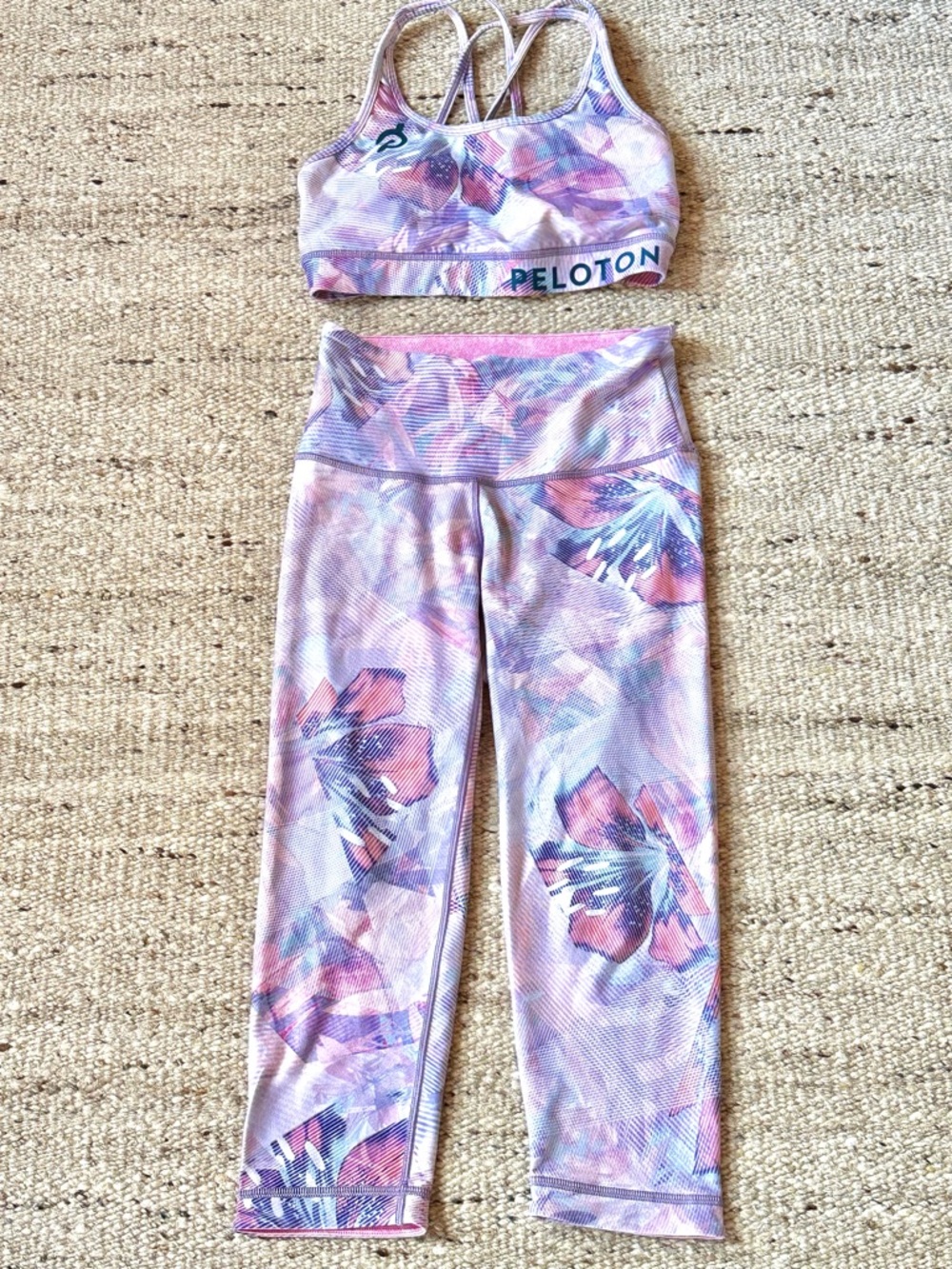 Peloton Wear It To Heart Set Small Sports Bra Leggings Matching Workout Set